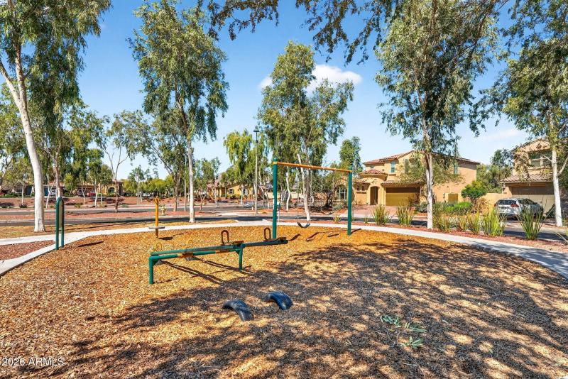 64-web-or-mls-80W Nelson Pl