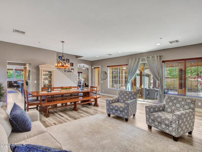 05-Living-&-Dining-(4)