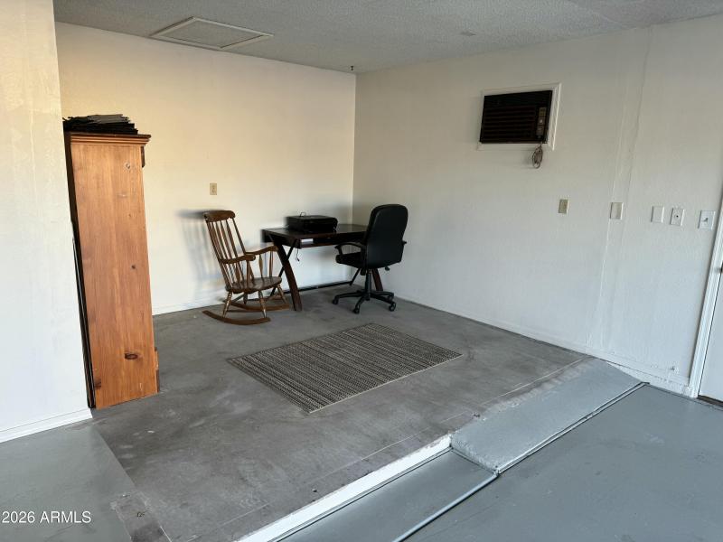Garage w/golf cart or storage area