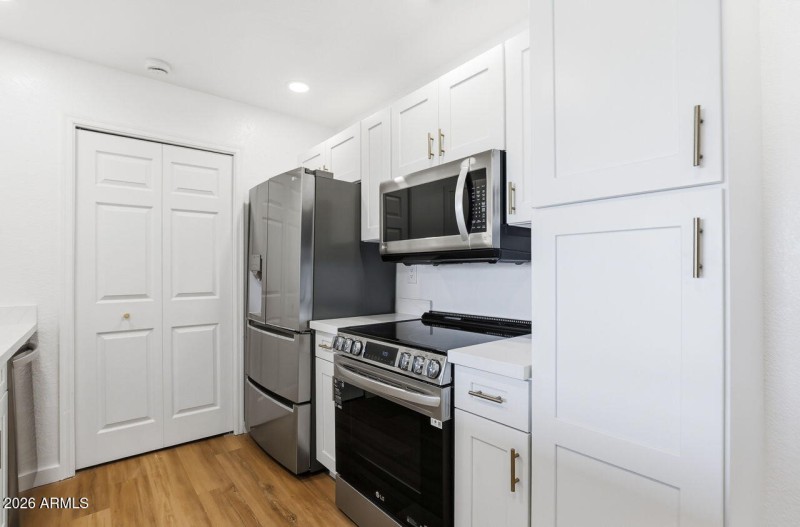 17-web-or-mls-623 W Guadalupe Rd 215 Mes