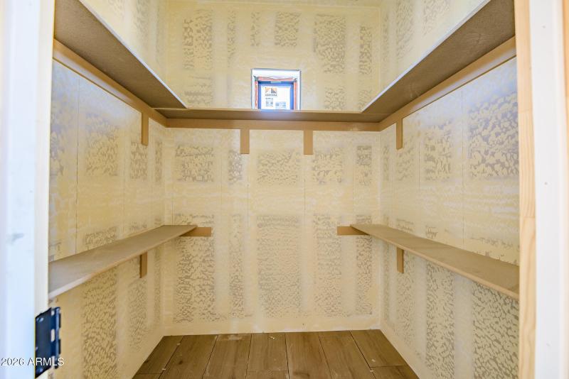 Walk in closet bed 3