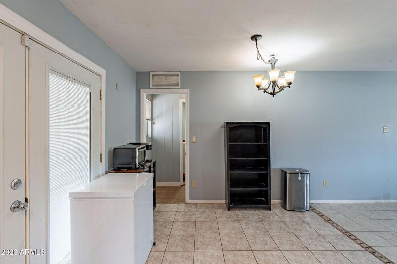 163 Peretz Cir. dining area