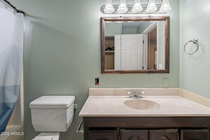 163 Peretz Cir. main full bath