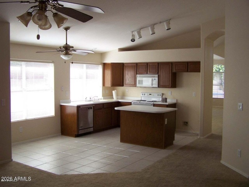 20120525191623003334000000-o