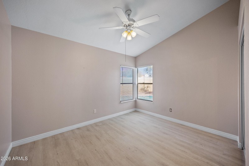 1827 N Sericin Cir-19