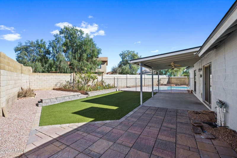 1827 N Sericin Cir-28