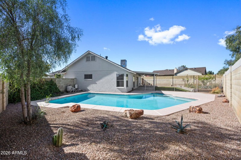 1827 N Sericin Cir-29