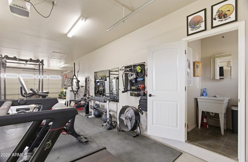 26-Garage with bathroom