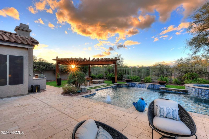 No neighbors behind property