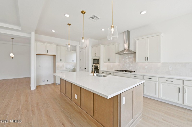 16-web-or-mls-E Twin Acres Dr-S1103-016