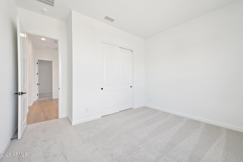 28-web-or-mls-E Twin Acres Dr-S1103-028