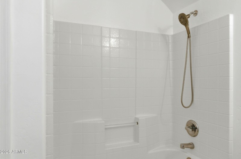 Hall Bathroom Tub/Shower