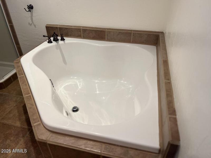 9AFCE687-1763-474E-868E-308DCF891835_1_1