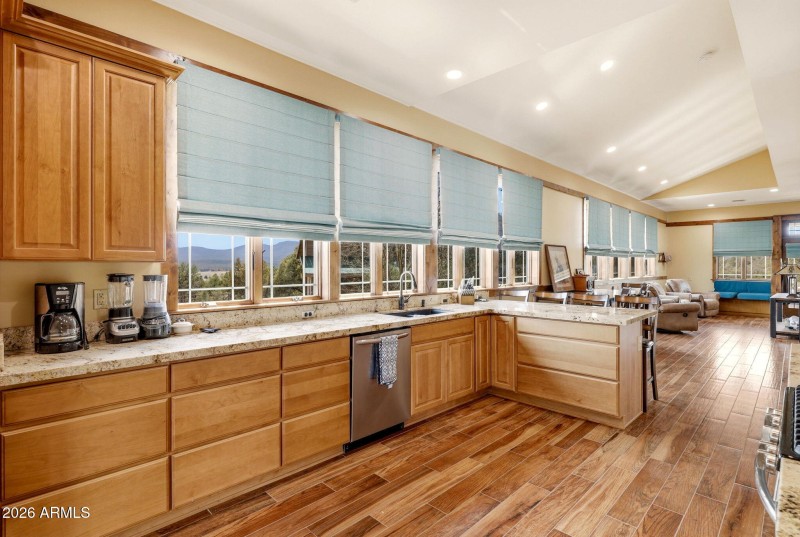 Main Res Int Kitch twd Entry