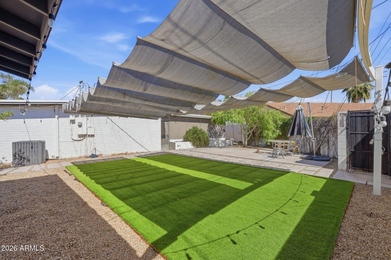 Retractable Yard Shades