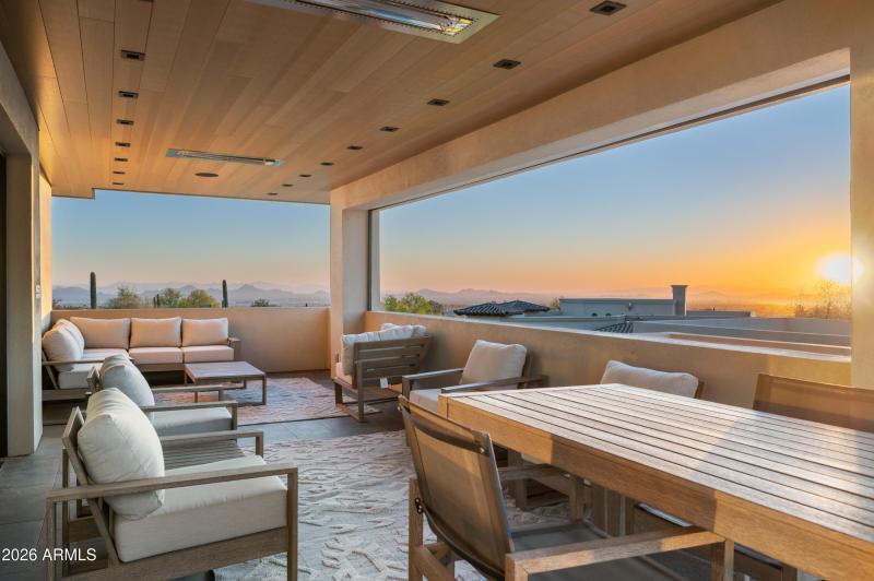 Upstairs Covered Balcony w/ Heaters