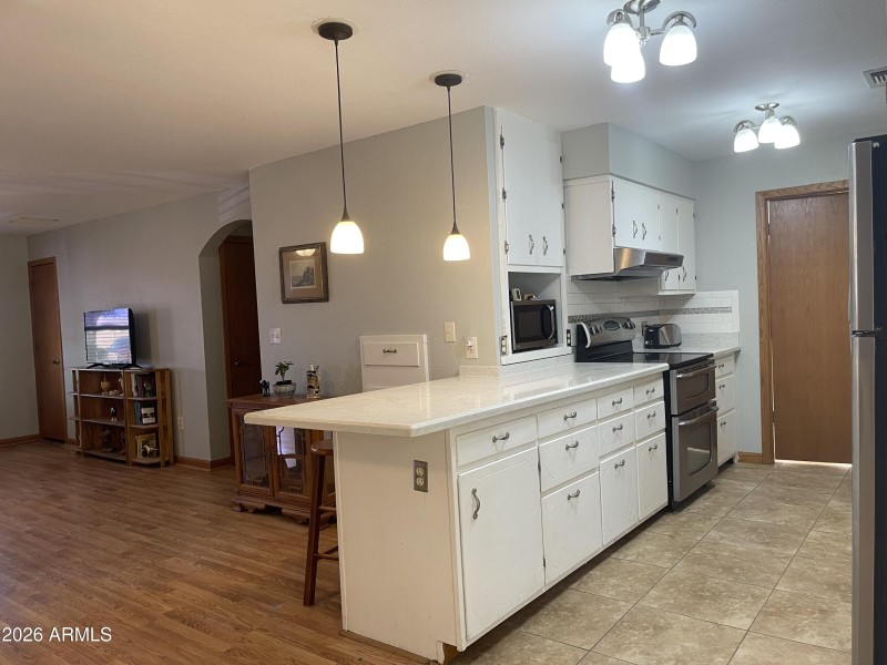 Breakfast bar Quartz counter top