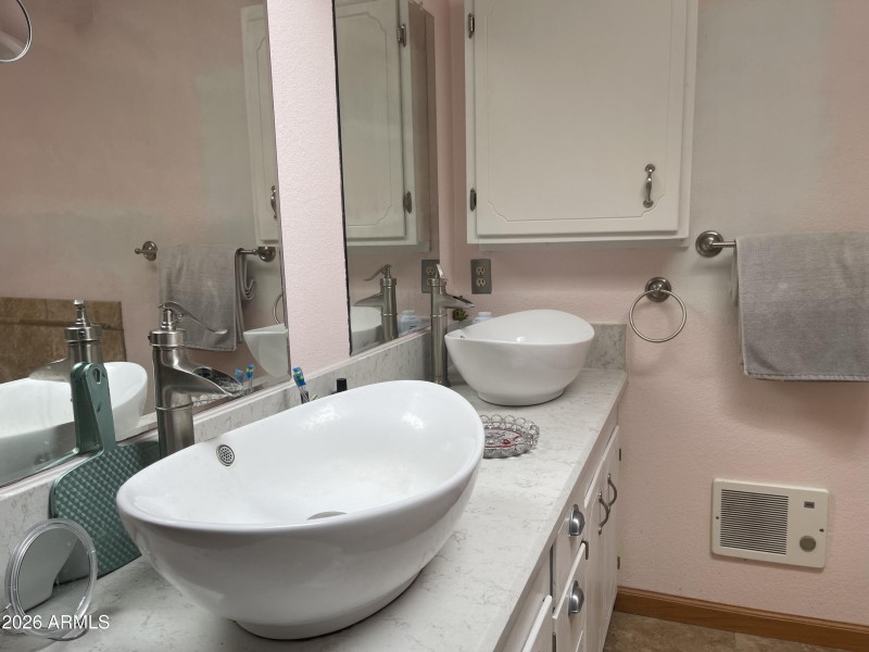 Primary double sinks