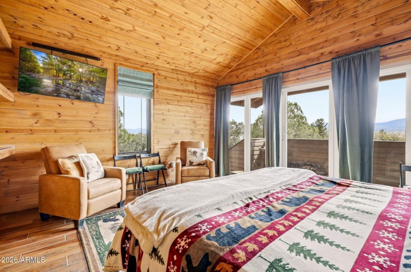 Caretkr Res Bdrm twd Glass Doors