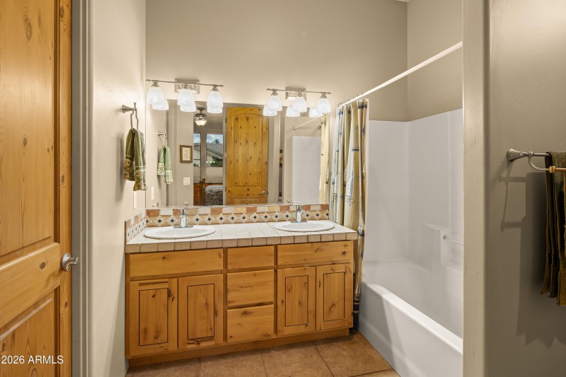 FULL BATH IN PRIMARY