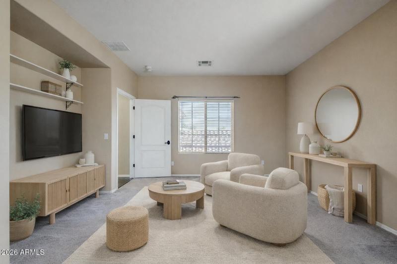 Primary bedroom-sitting room