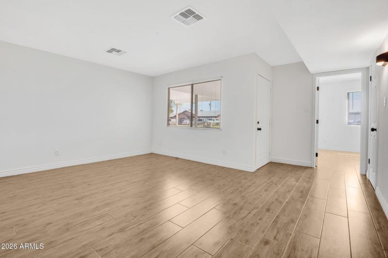 4-web-or-mls-5442 W Edgemont Ave-4