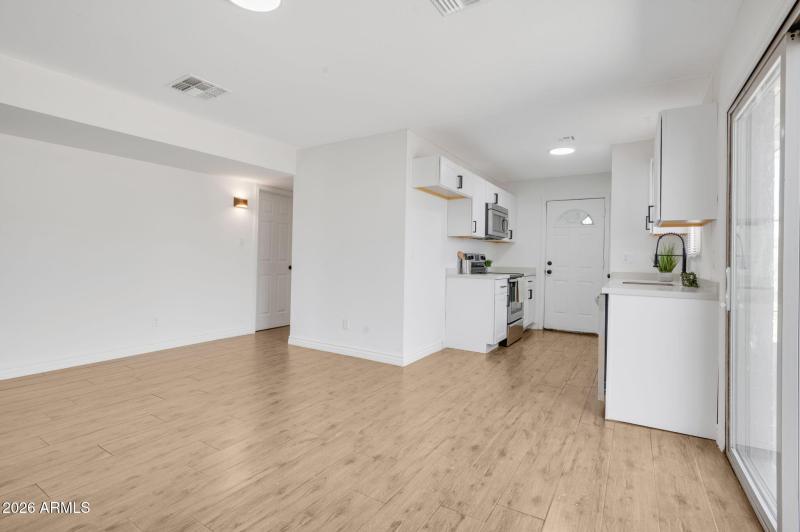 9-web-or-mls-5442 W Edgemont Ave-9