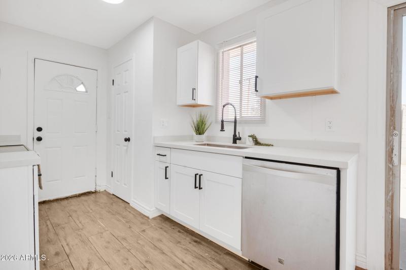 11-web-or-mls-5442 W Edgemont Ave-11