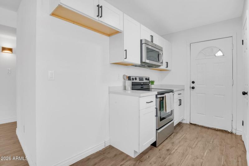 12-web-or-mls-5442 W Edgemont Ave-12