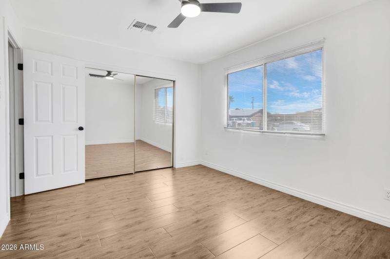 13-web-or-mls-5442 W Edgemont Ave-13