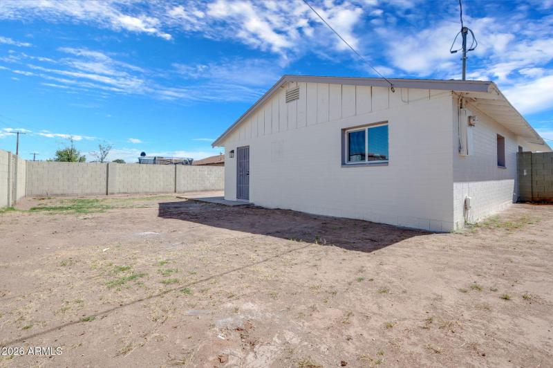 21-web-or-mls-5442 W Edgemont Ave-21