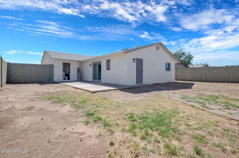 22-web-or-mls-5442 W Edgemont Ave-22