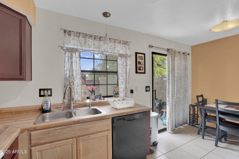 16-web-or-mls-3491 N Arizona #83 -15