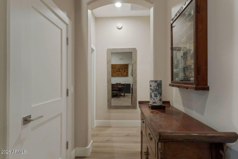 Split side corridor to Bedrooms 3 & 4.