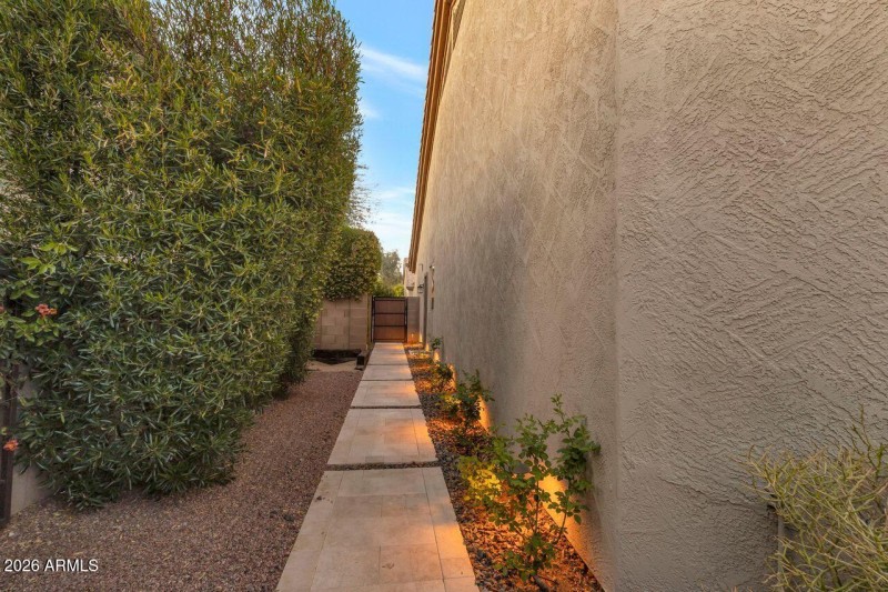 Side yard hardscape & recreation.