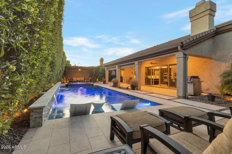 New heated swimming & spa.