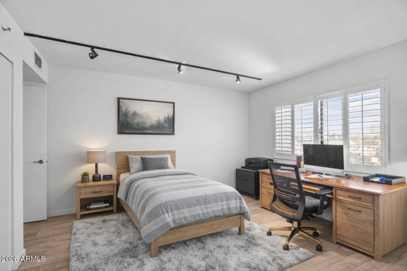 Secondary bedroom/Office