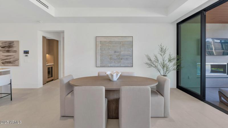 6587 N Palmeraie Blvd-large-022-046-6587