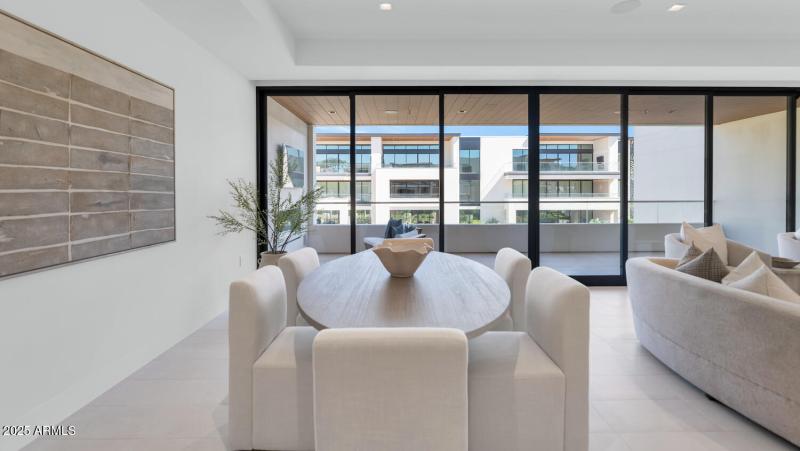 6587 N Palmeraie Blvd-large-013-049-6587