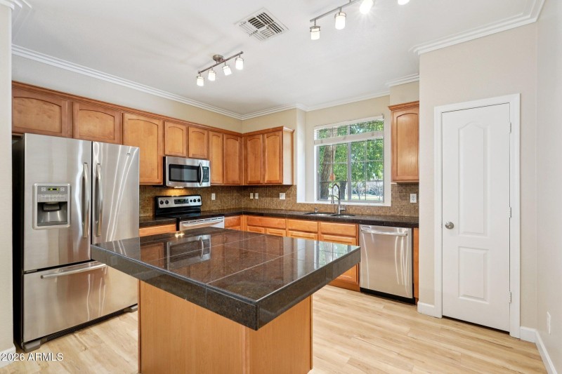 16-web-or-mls-E Rosemonte Dr-S1403-016