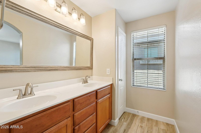 31-web-or-mls-E Rosemonte Dr-S1403-031