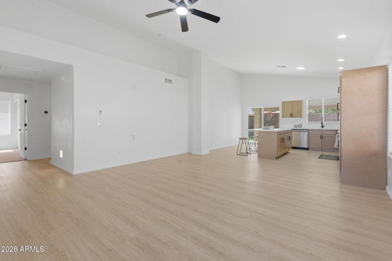 6-web-or-mls-17406 N 22nd St-6