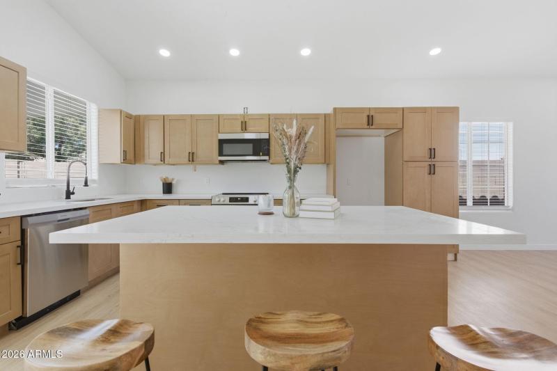 8-web-or-mls-17406 N 22nd St-8