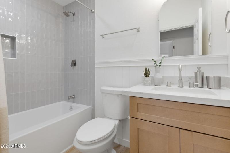 13-web-or-mls-17406 N 22nd St-13