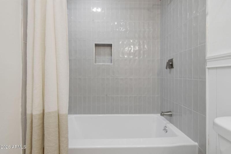 14-web-or-mls-17406 N 22nd St-14