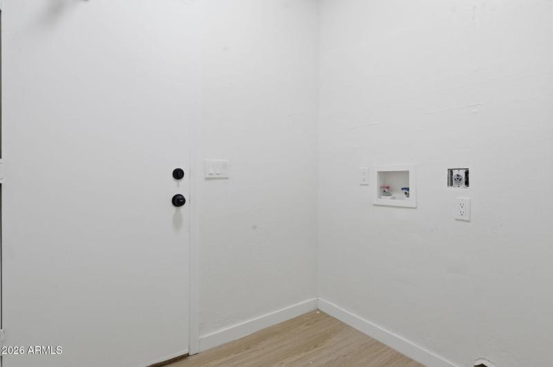 23-web-or-mls-17406 N 22nd St-23