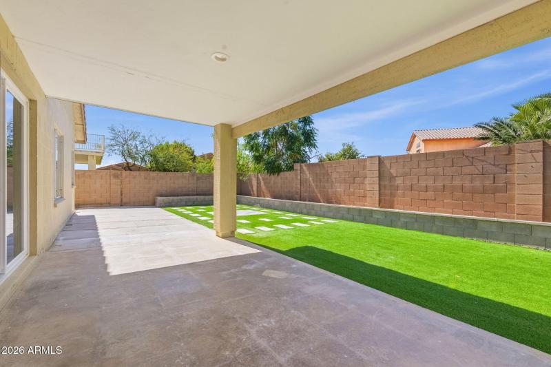 24-web-or-mls-17406 N 22nd St-24