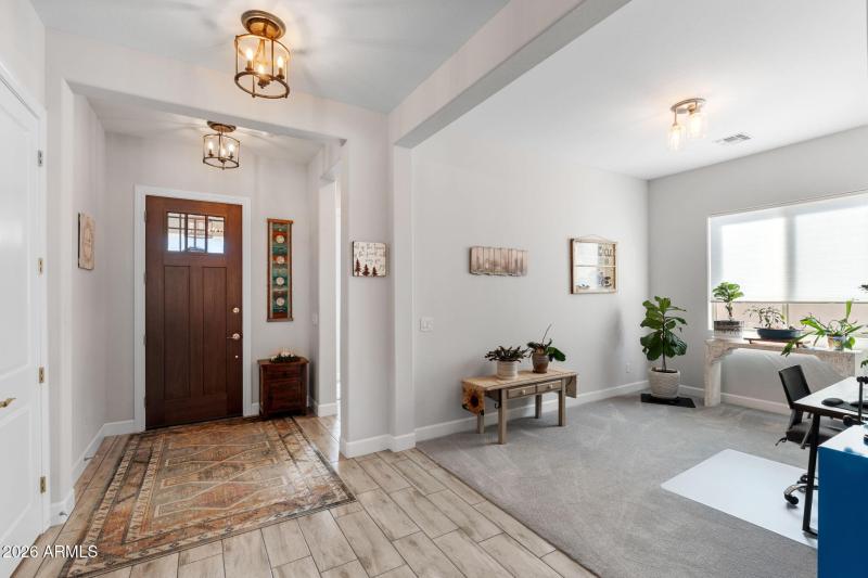 3-web-or-mls-03-foyer