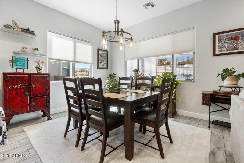 10-web-or-mls-10-Dining Area