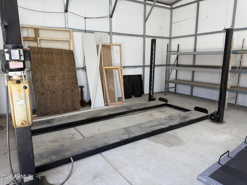 WORKSHOP GARAGE LIFT 1